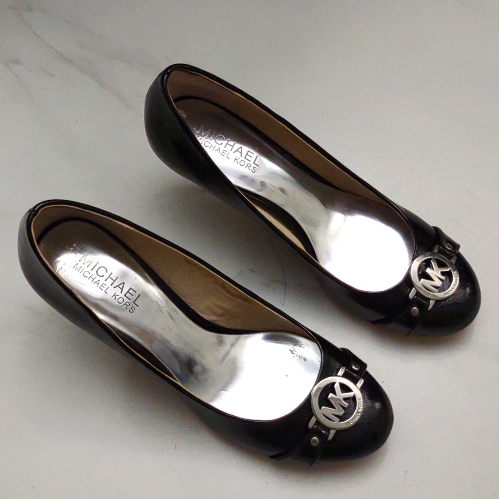Michael kors pump size 6